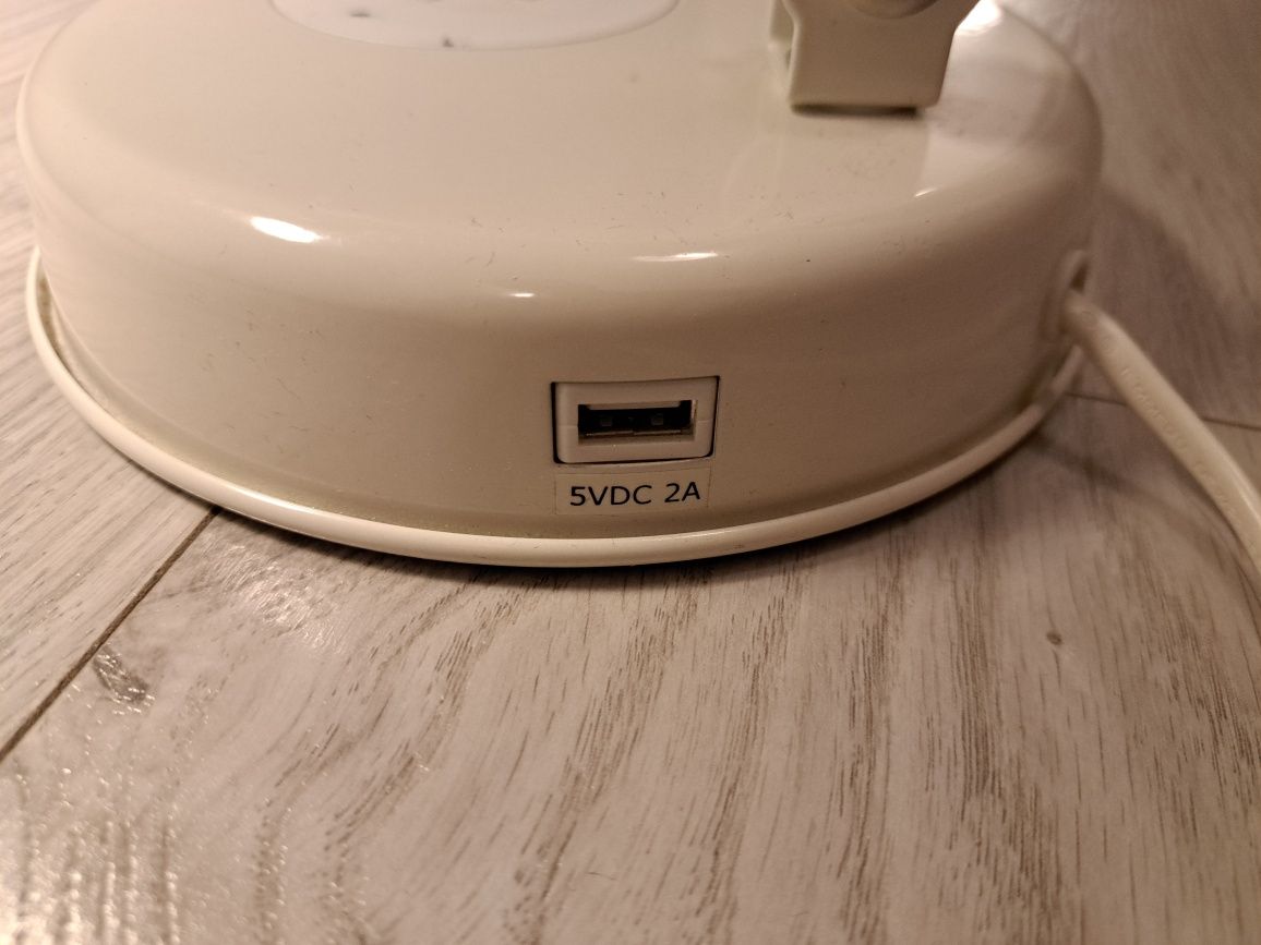 Veioză/lampă de birou Hektar Ikea albă, încarcare telefon wireless+usb