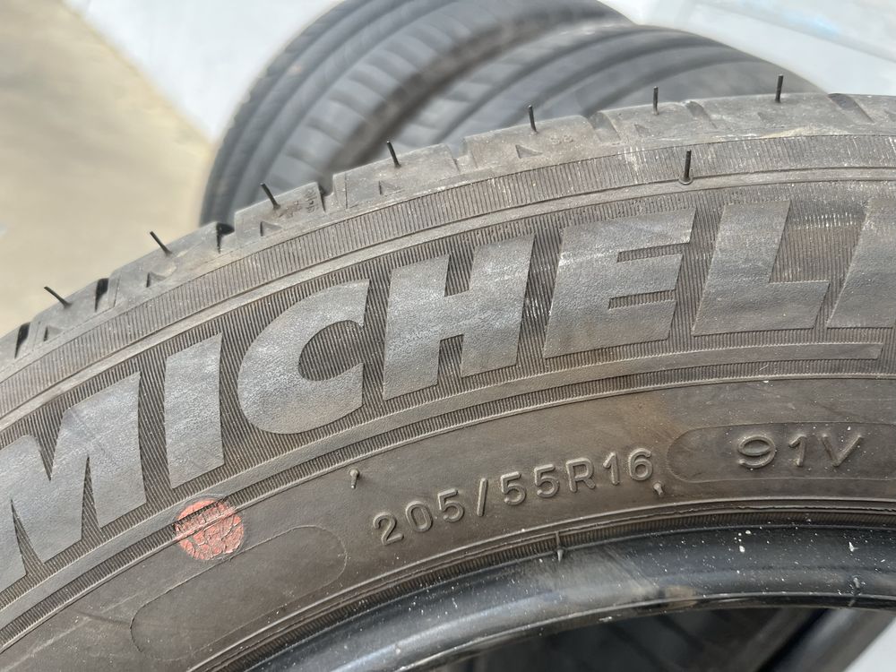 4 бр. летни гуми 205/55/16 Michelin DOT 4016 2x6 mm 2x5 mm