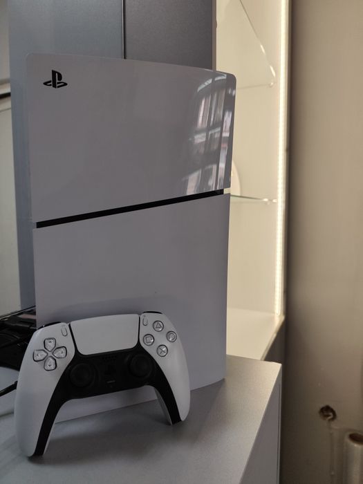 Playstation 5 slim disc с един контролен