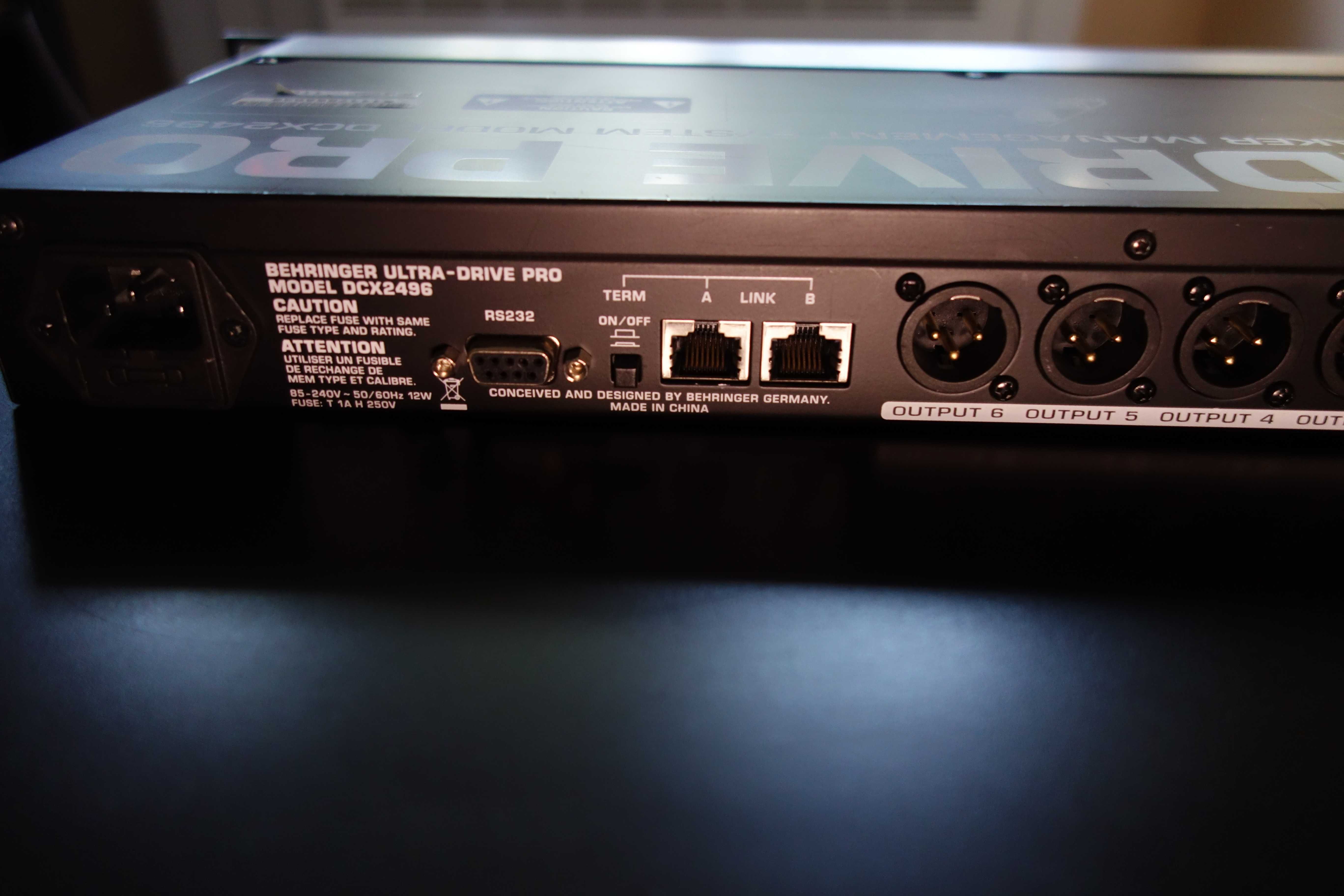 Дигитален процесор Behringer DCX2496