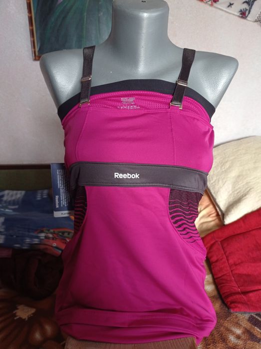 Tricouri Reebok, Fruscio noi