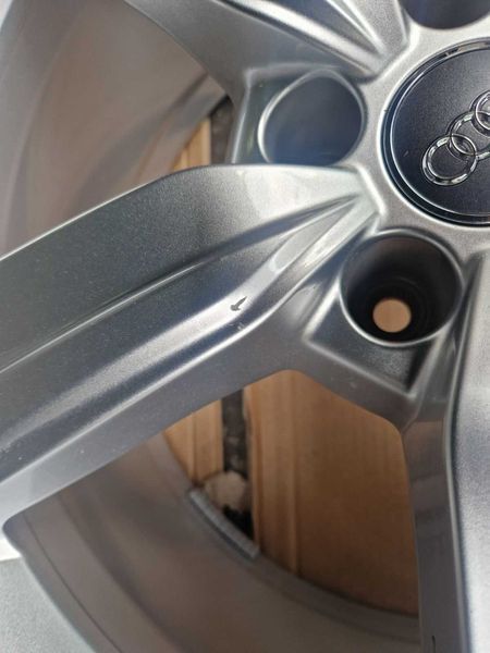 Audi A6 R20
4KE 601 025 6 S
4 бр. оригинални джанти
