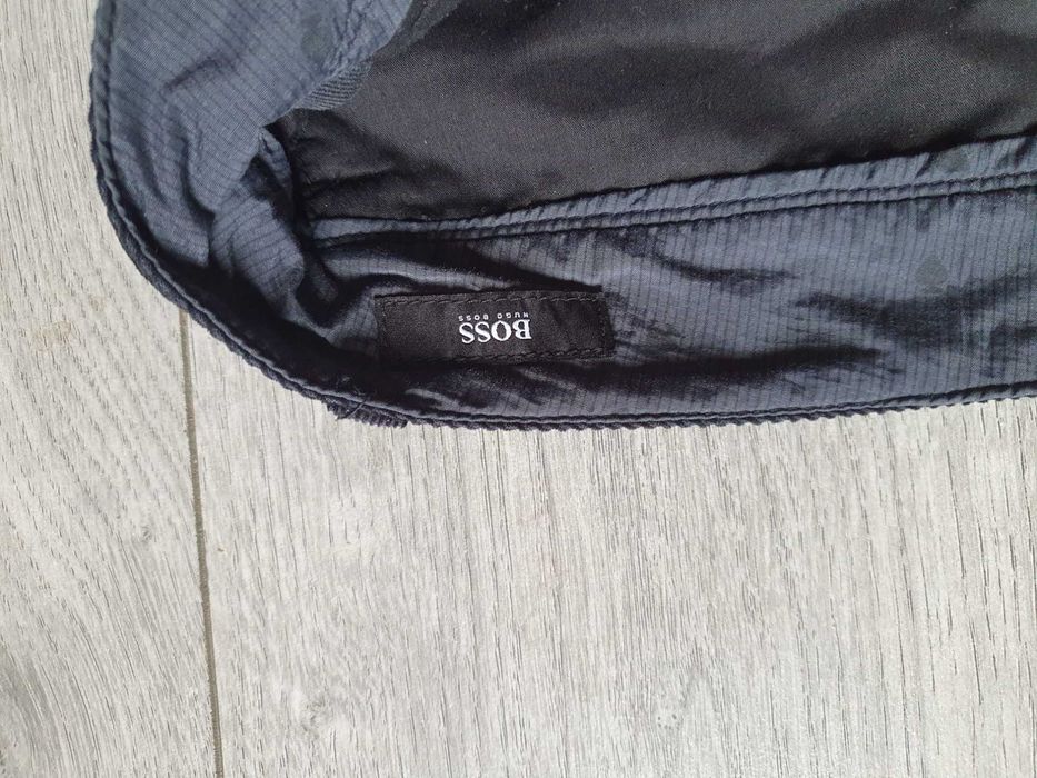 Pantaloni raiati HUGO BOSS - Marime 36R (Talie 98 cm)