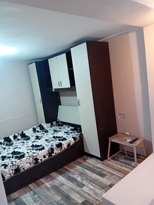 inchiriez garsoniera la curte