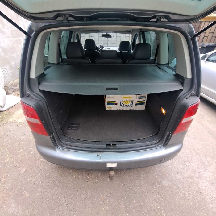 Volkswagen Touran   ieftin.  1900 €