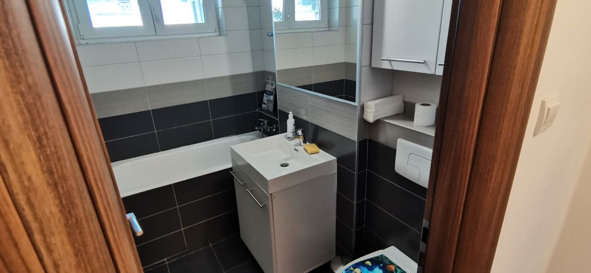 Proprietar, închiriez apartament str Rahovei