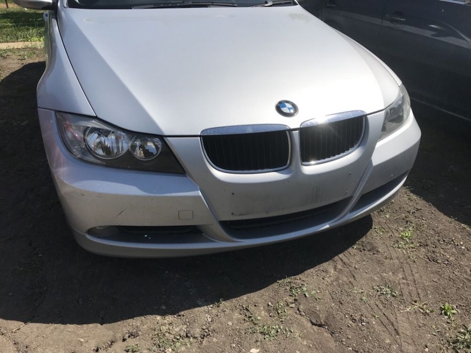 Vând bara fata, aripi, faruri, trager, capota bmw e90, e91.