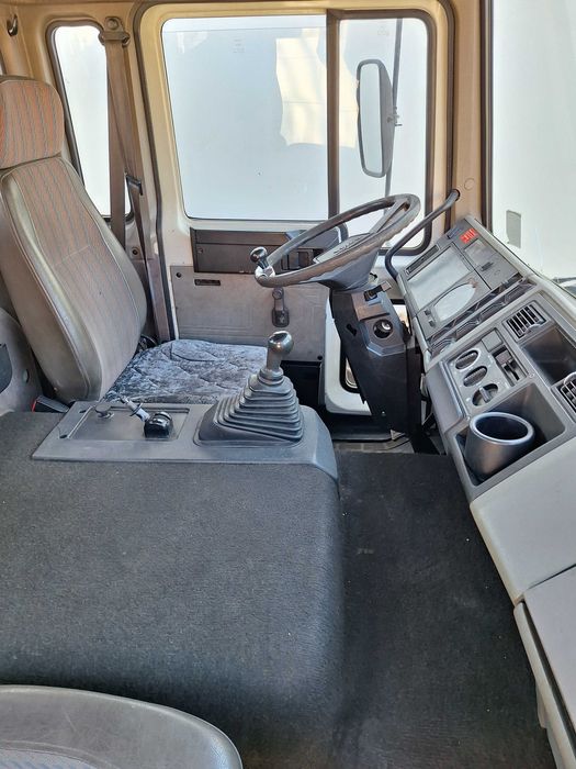 Продавам товарен камион  Volvo FLC