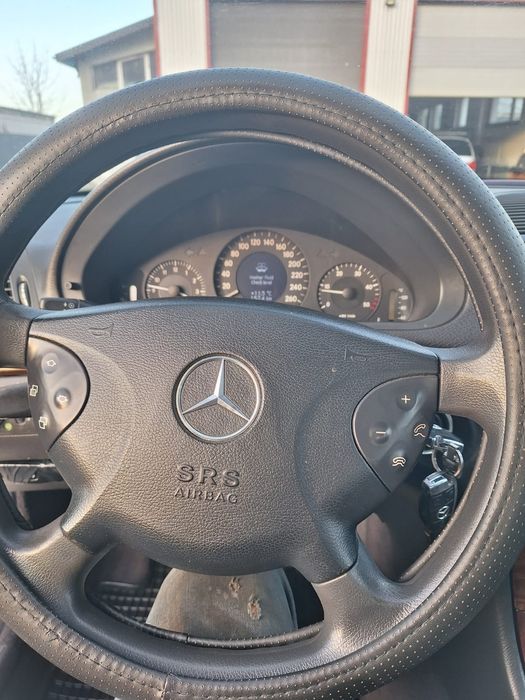 Mercedes E-class W211