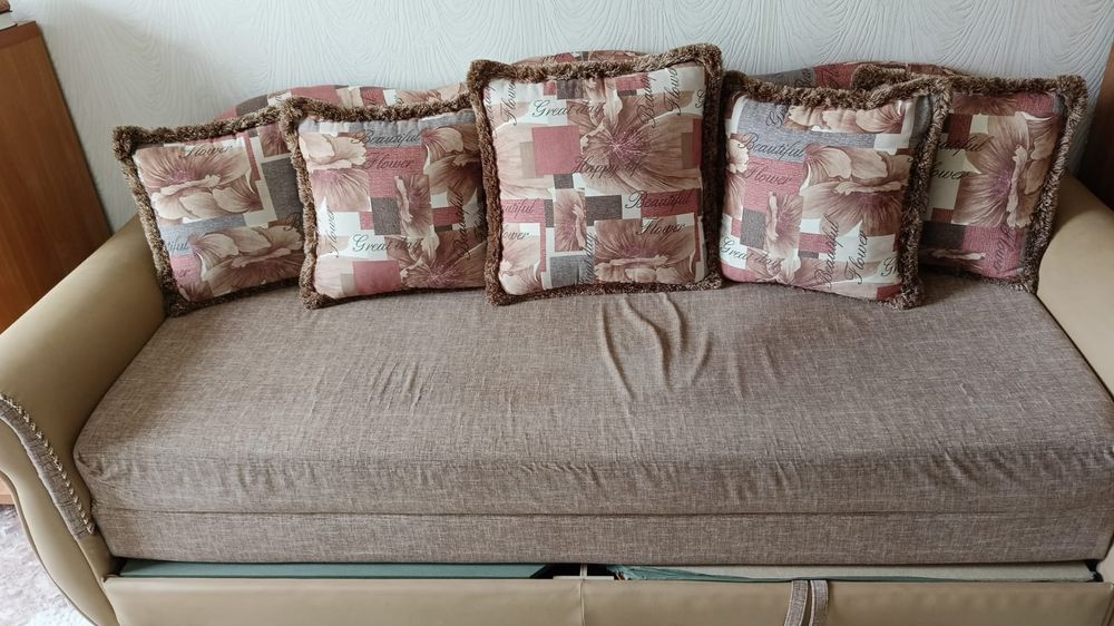 Продам б/у диван в отличном состоянии