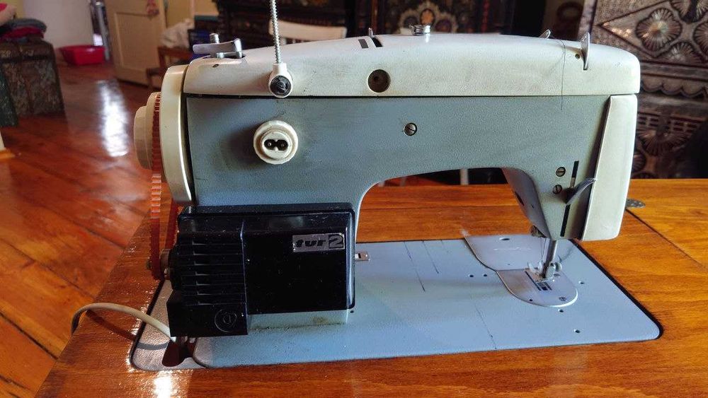 Швейная машина Veritas с электрическим приводом