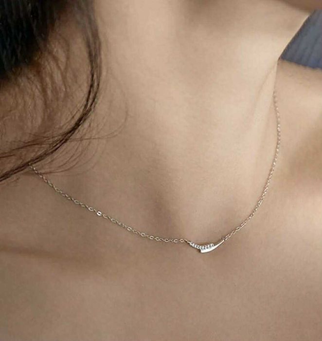 Минималистично сребърно колие с камъни с печат 925