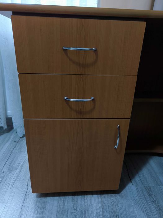 vand birou multifunctional