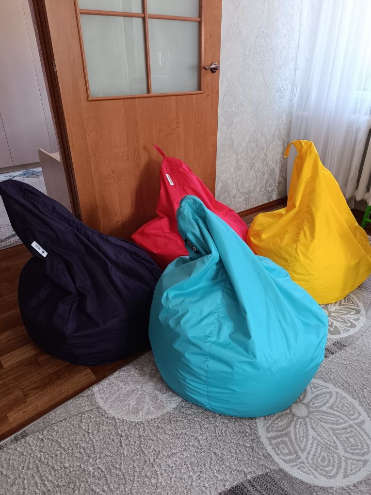 Пуфики 4 разных цвета