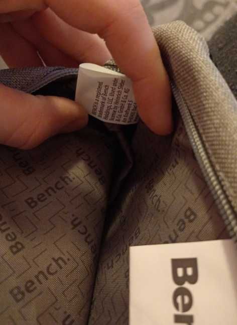 Чисто нова оригинална чантичка Bench