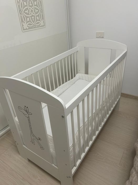 Patut copil mic aproape nou