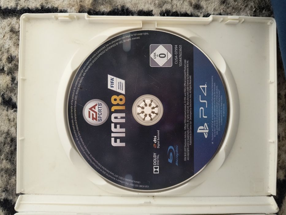 Продавам Плейстейшън 4 (PS4) спешно!!