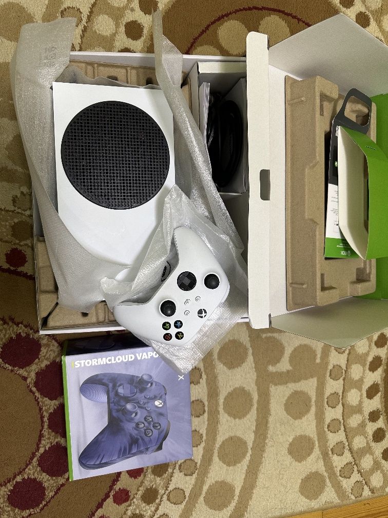 Xbox series s в идеальном состояние к