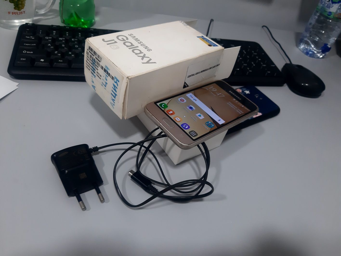 Samsung.J1 2016 Gold sotiladi.