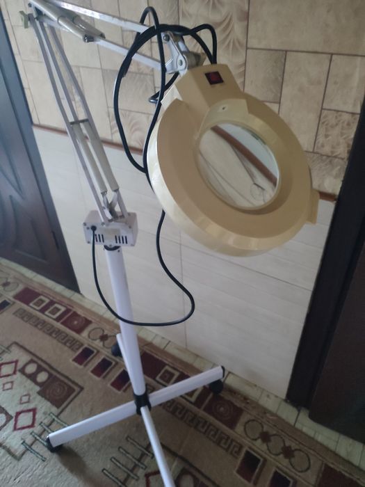 Продается профессиональная лампа лупа