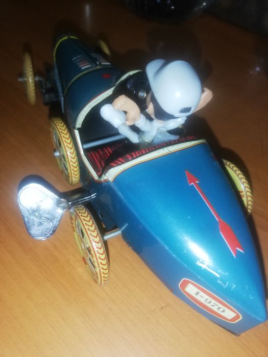 Mașinuța curse tabla motor cu cheita anii 60
