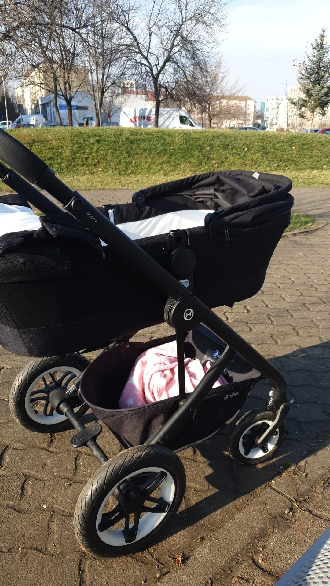 Vând cărucior cybex 3 in 1