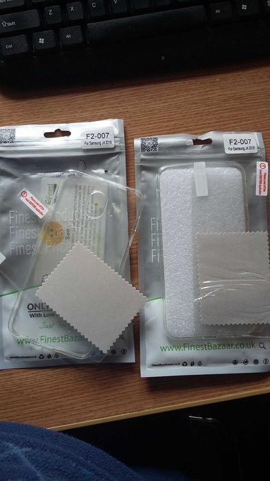 samsung j4... Huse silicon +folii pt ecran...  2 bucat