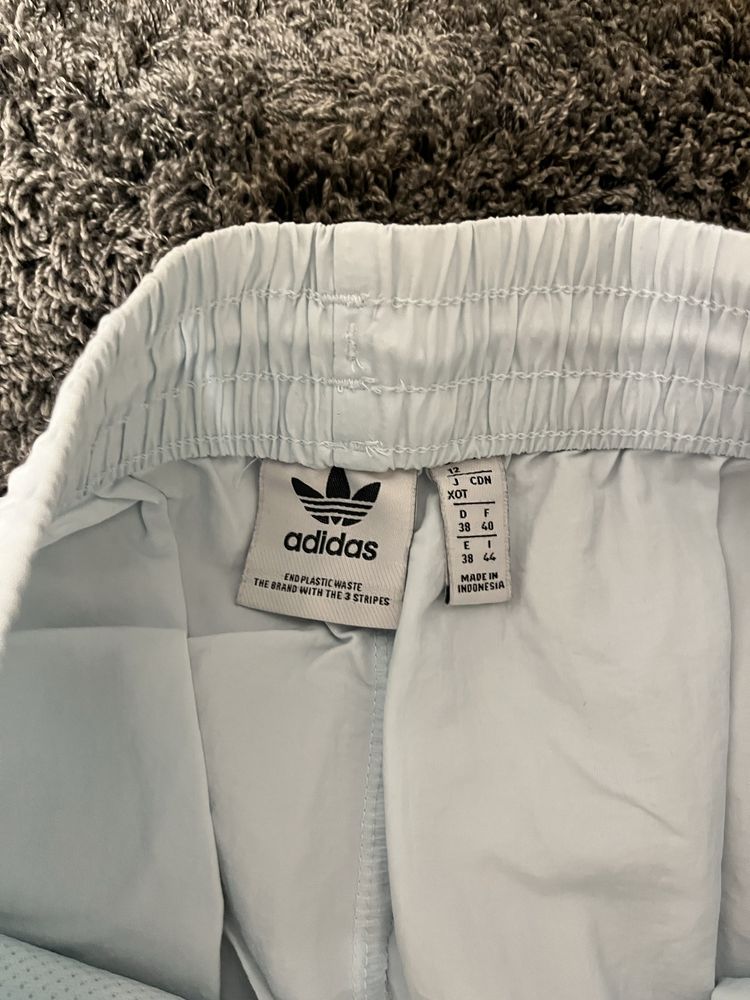 Спортен панталон Adidas в светло синьо