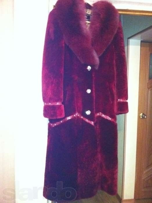Продаю шубу из мутона с песцовым воротником