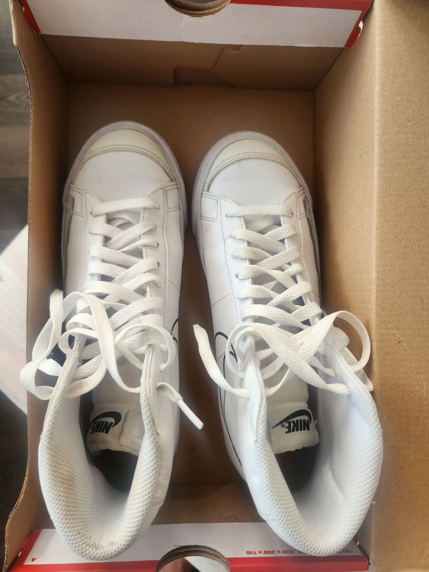 Продавам кецове Nike