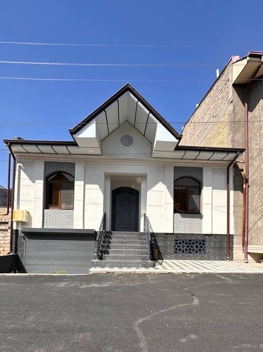 Срочно! Янги 16 йиллик 2,5 сот 4 хона, 1 хол, жилой подвал