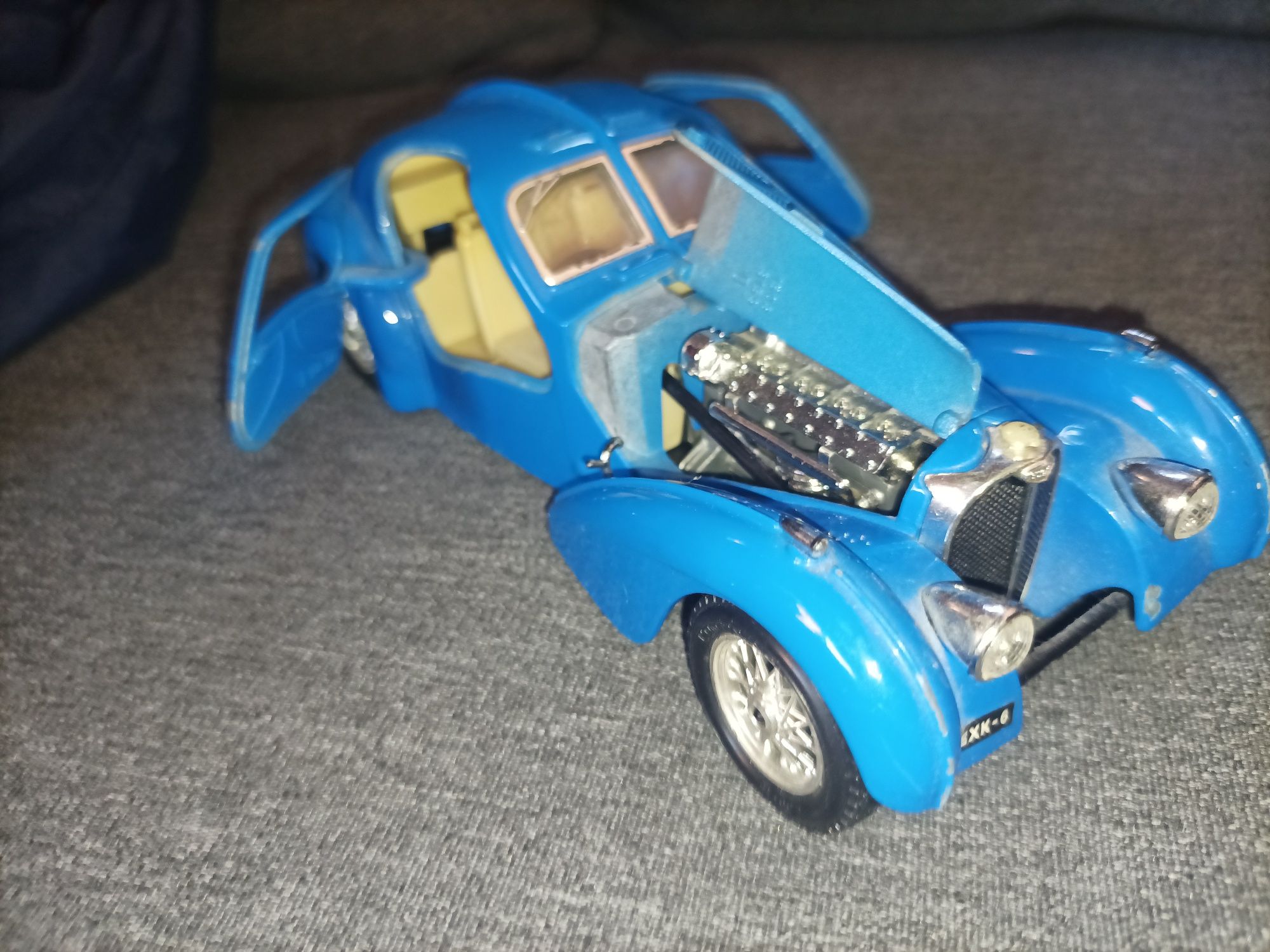 Продавам Bugatti Atlantic 1936 1/24 Burago