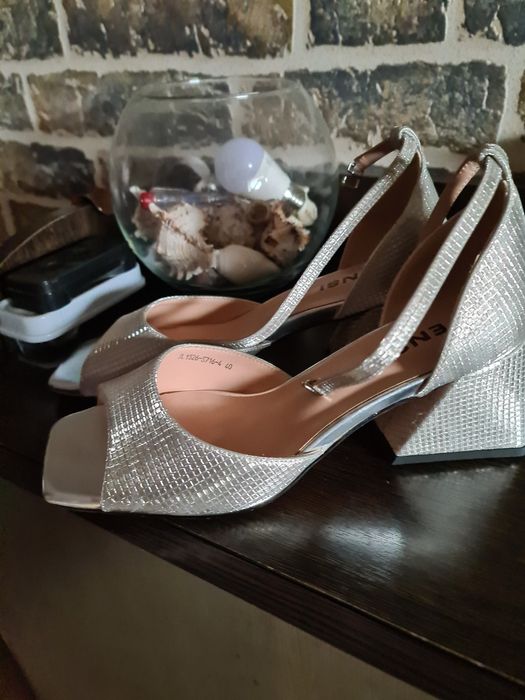 Летние босоножки