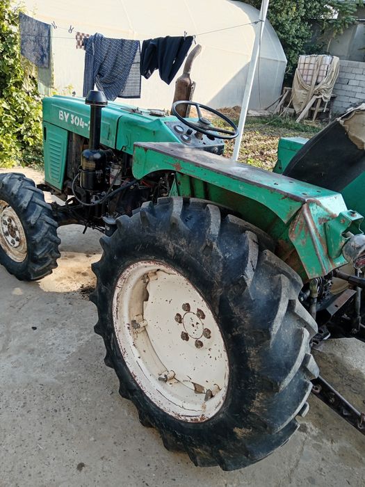 Traktor BY-304 Oldi tortadi