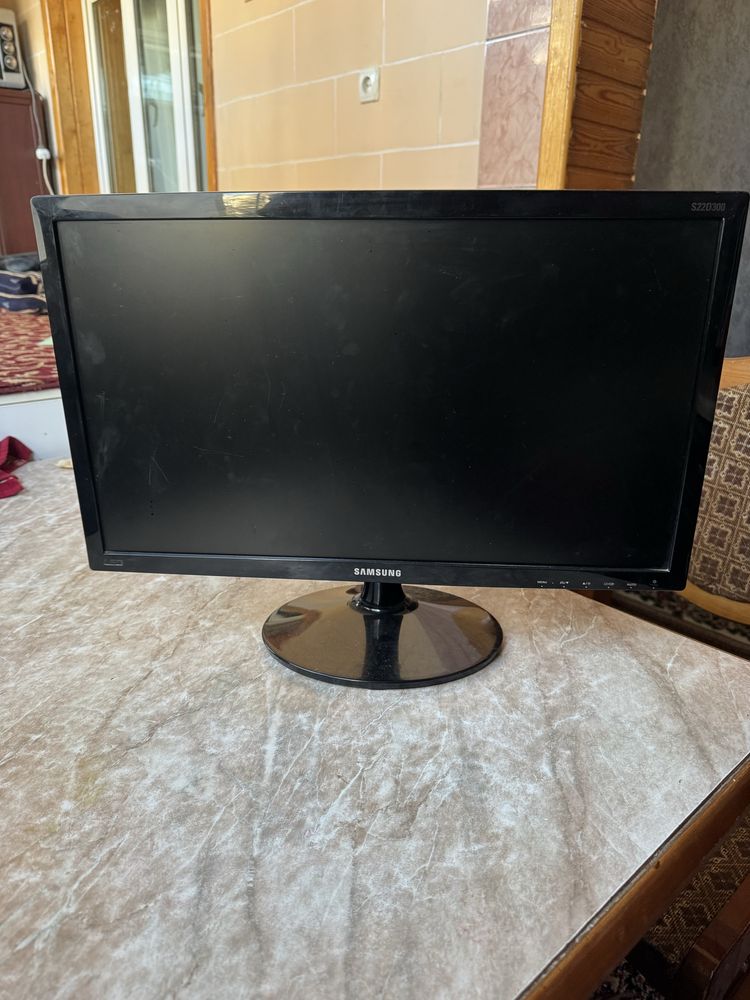 Kompyuter monitor 19 talik