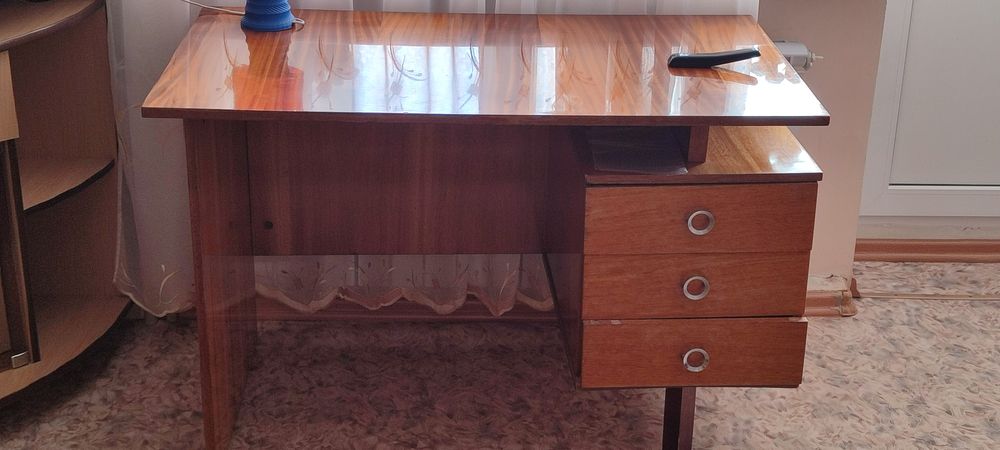 Стол учебный ..!