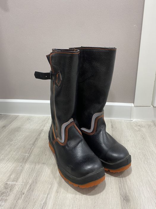 Рабочий ботинки