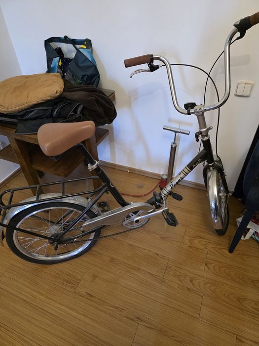 Pegas practic pliabil  super oferta cu pompa mecanica
