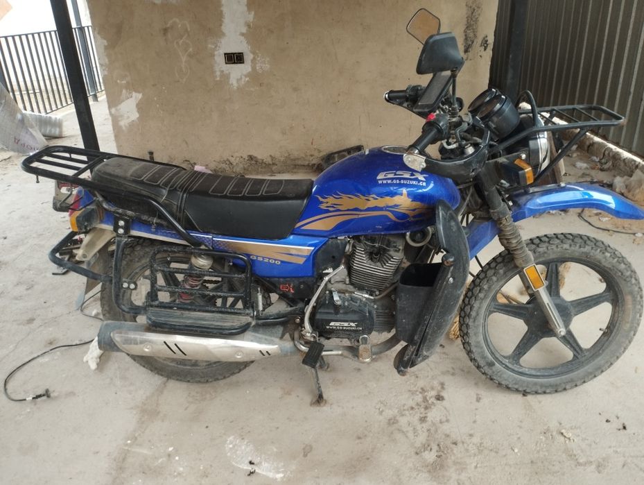 Suzuki gsx 200..