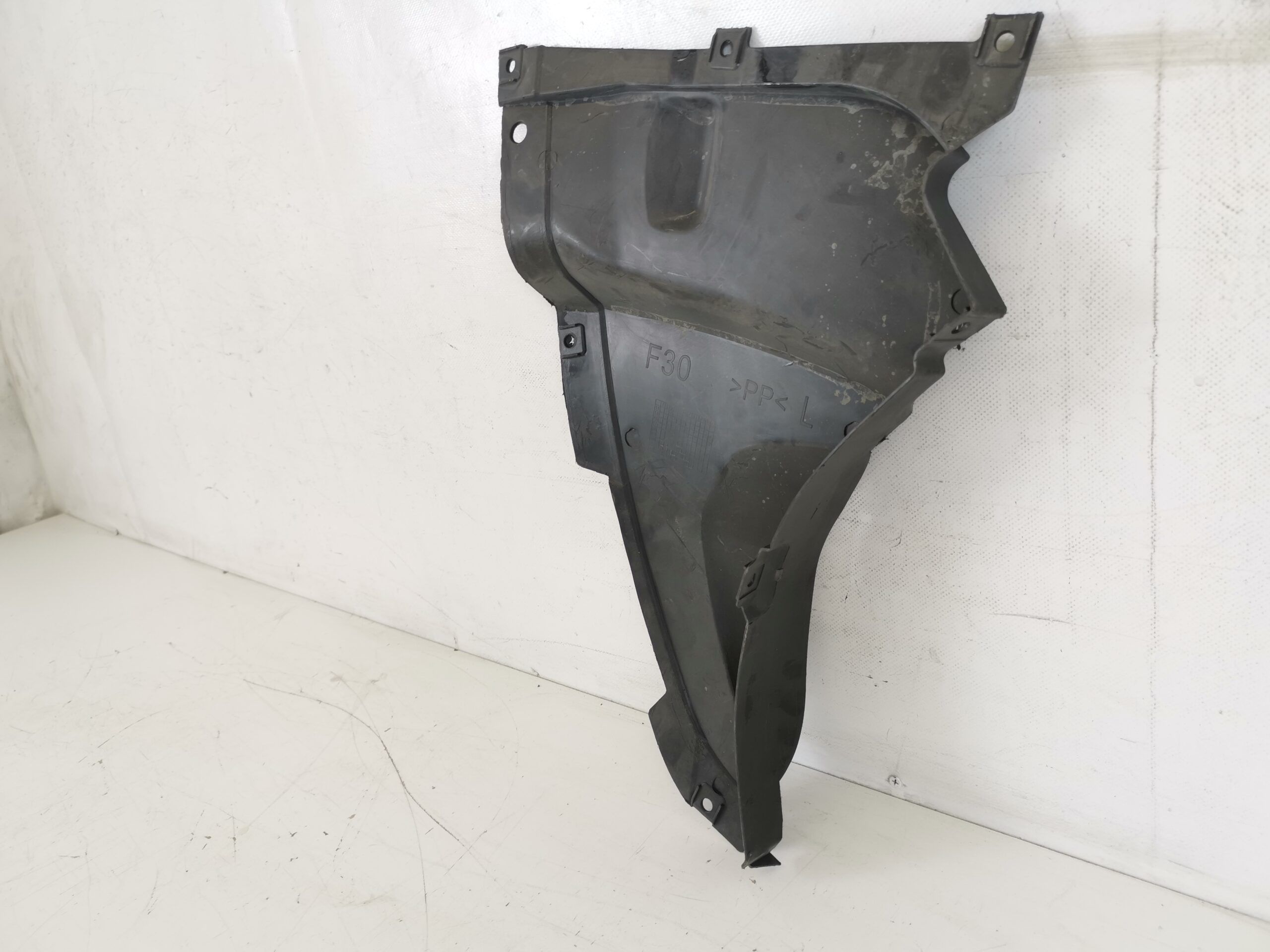 Защита/капак на предна броня ляв БМВ Серия 3 / BMW Seria 3 F30/F31/F34