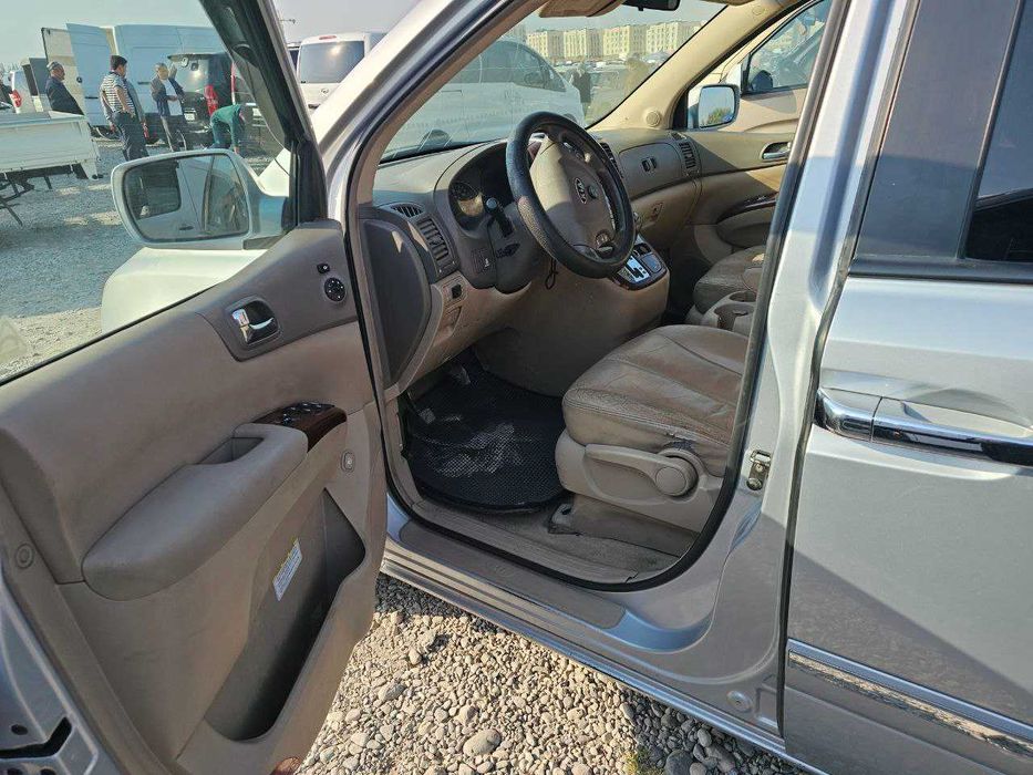Продаётся Kia Carnival 2006