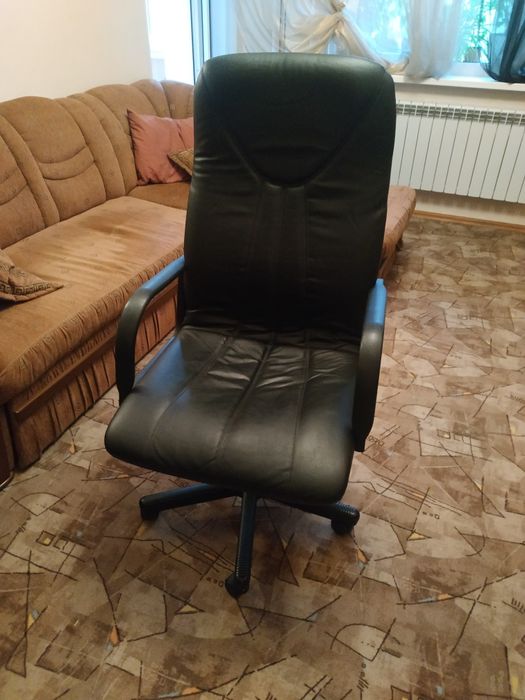 Кабинетное кресло