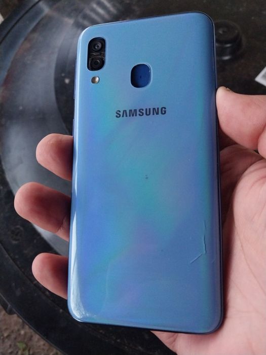 Vand samsung a40 de piese