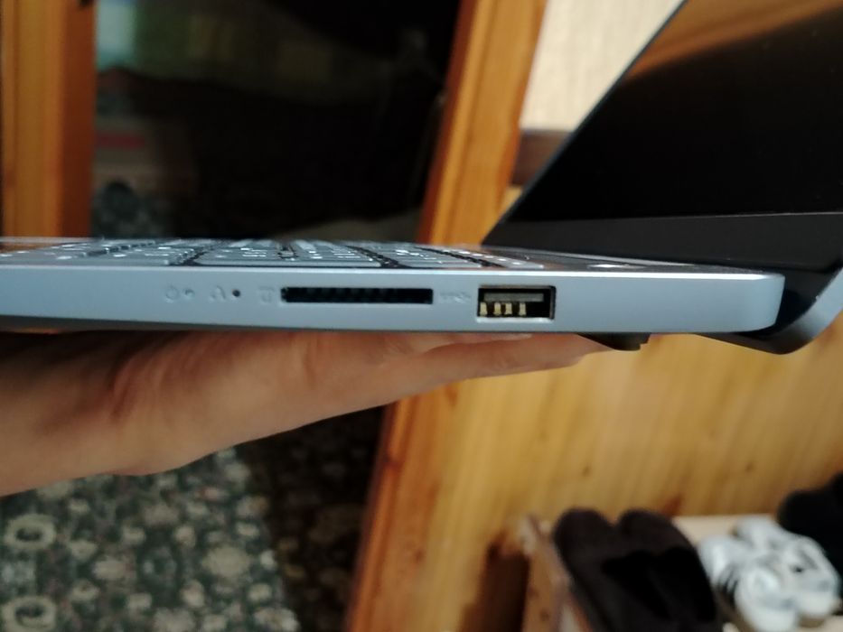 Ноутбук Lenovo i5-1335U