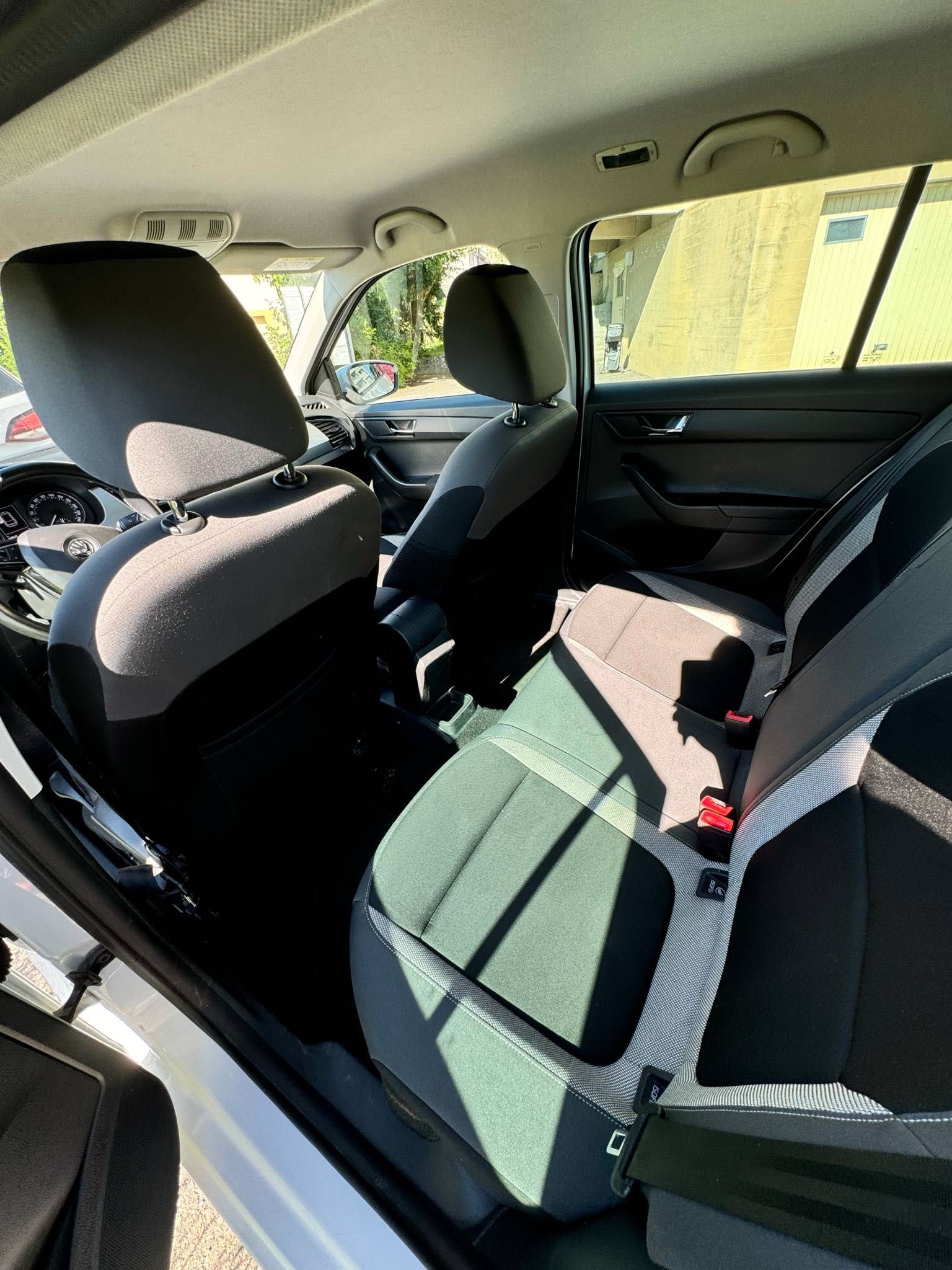 Vând Skoda fabia 2