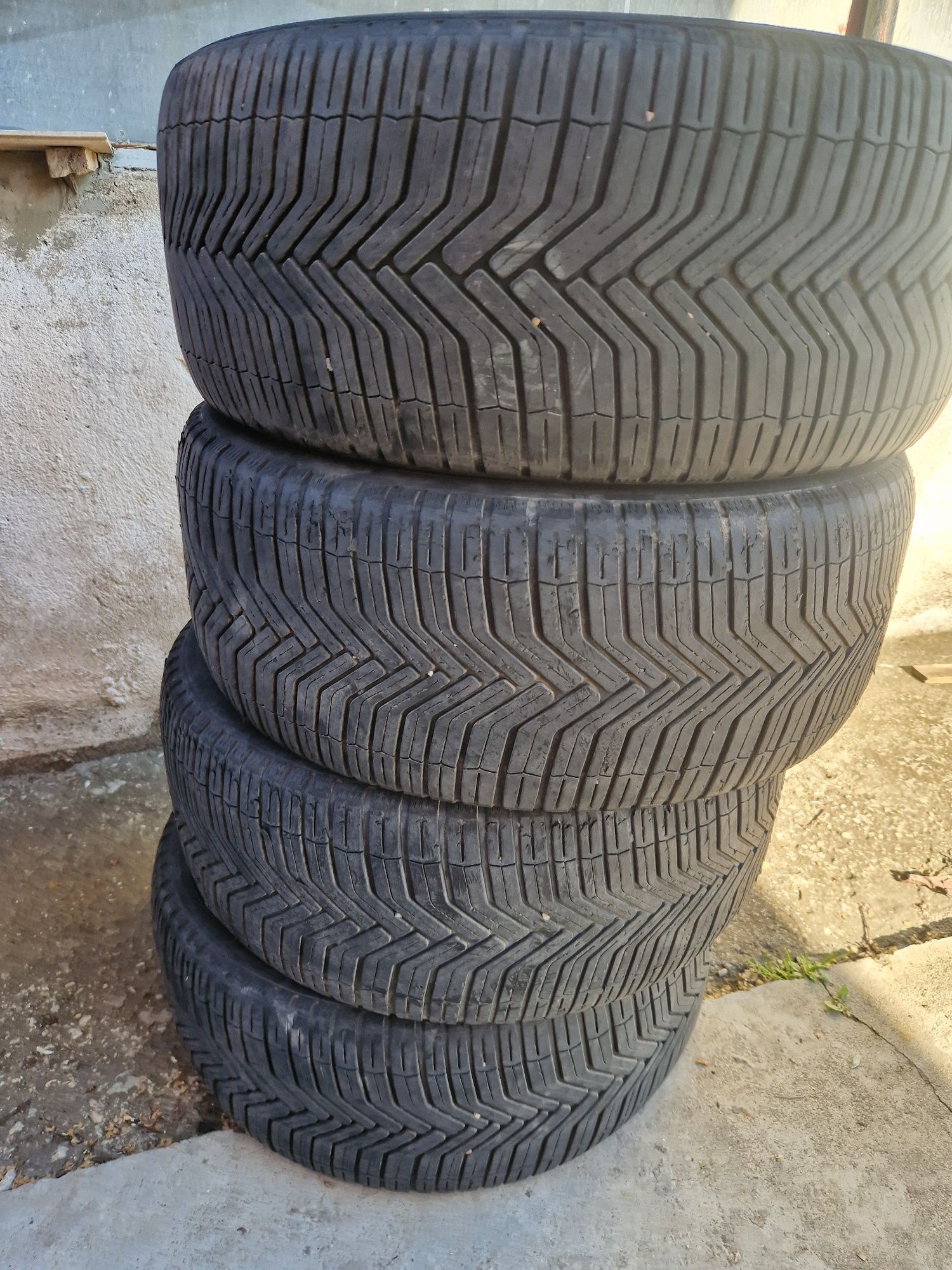 Michelin 245 45 17