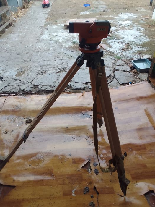 Невелир с чехолом.