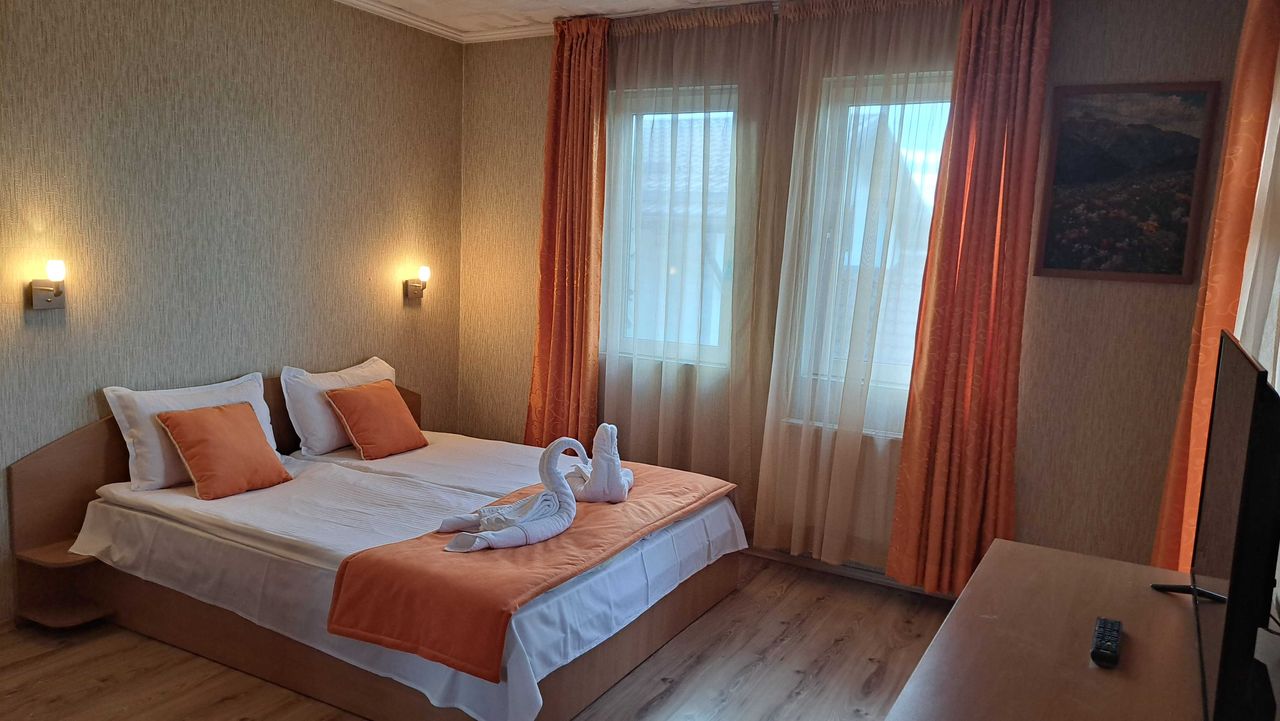 Продава се Хотел в Банско - 920 кв.м за 707 €/кв.м - Снимка #3