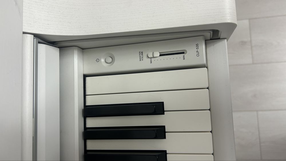 Pianina Yamaha CLP-535 + scaun