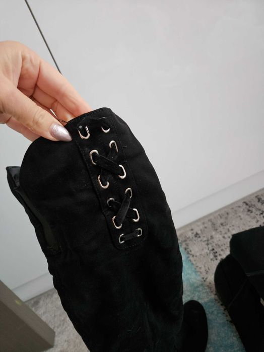 Cizme lungi de piele intoarsa